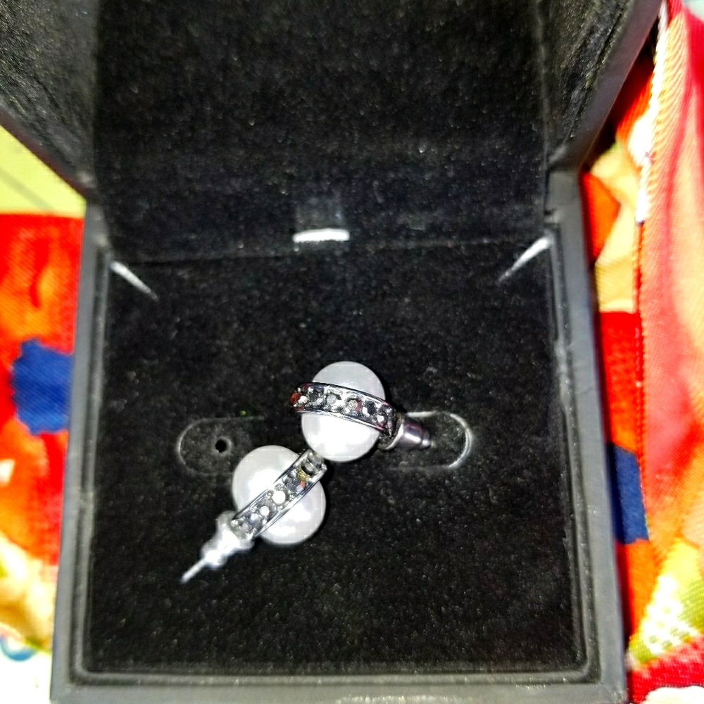 SIMPLY Vera,Vera Wang pierced earnings